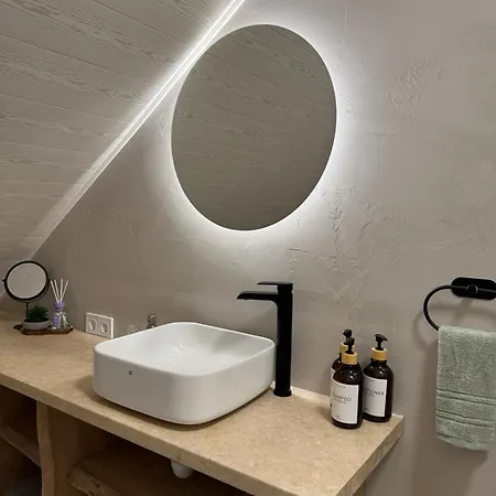 Ratasvaelja Iti 公寓 *